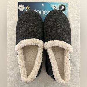 Isotoner Black/dark Grey Slippers with White faux fur lining